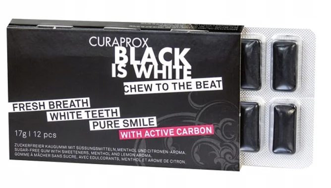 Curaprox Black Is White – wybielająca guma do żucia z aktywnym węglem, 12 szt.